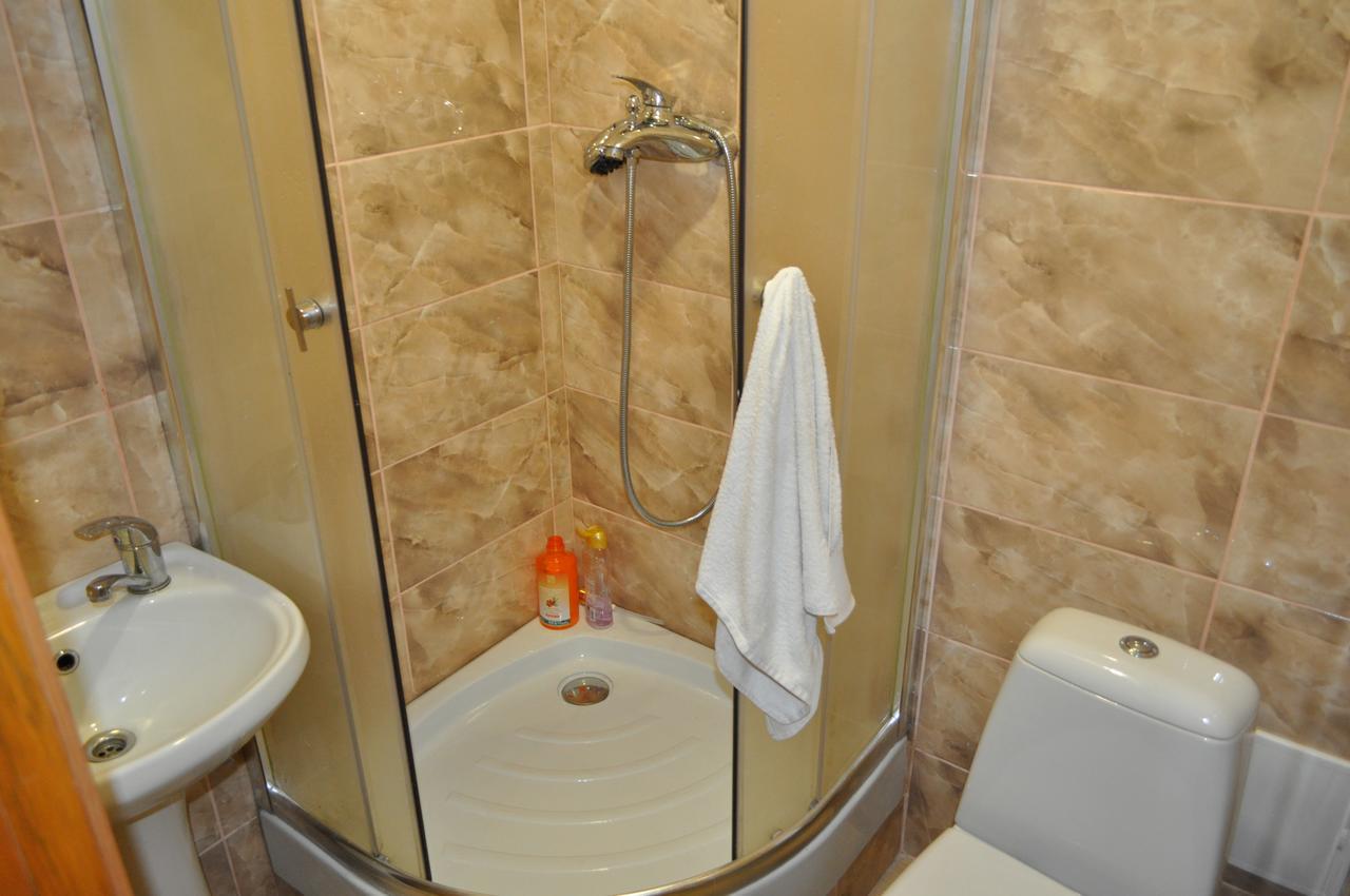 Hostel Bayit Krementsjoek Buitenkant foto